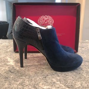 New In Box Vince Camuto Elvin Platform Bootie Navy Bue Size 8M